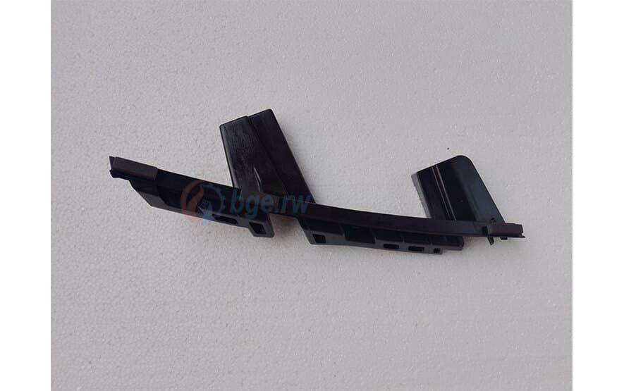 BRACKET, PLASTIC RH