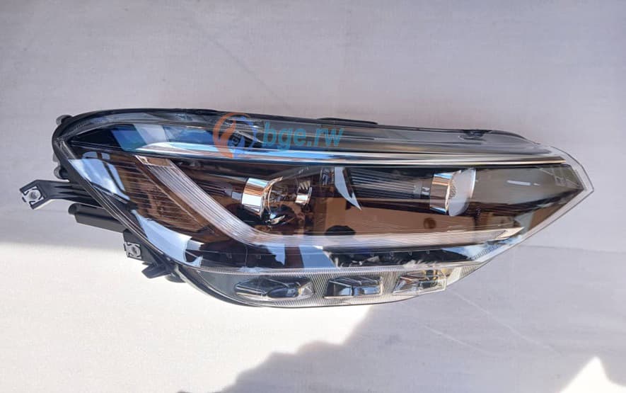 HEADLAMP RH VIRTUS