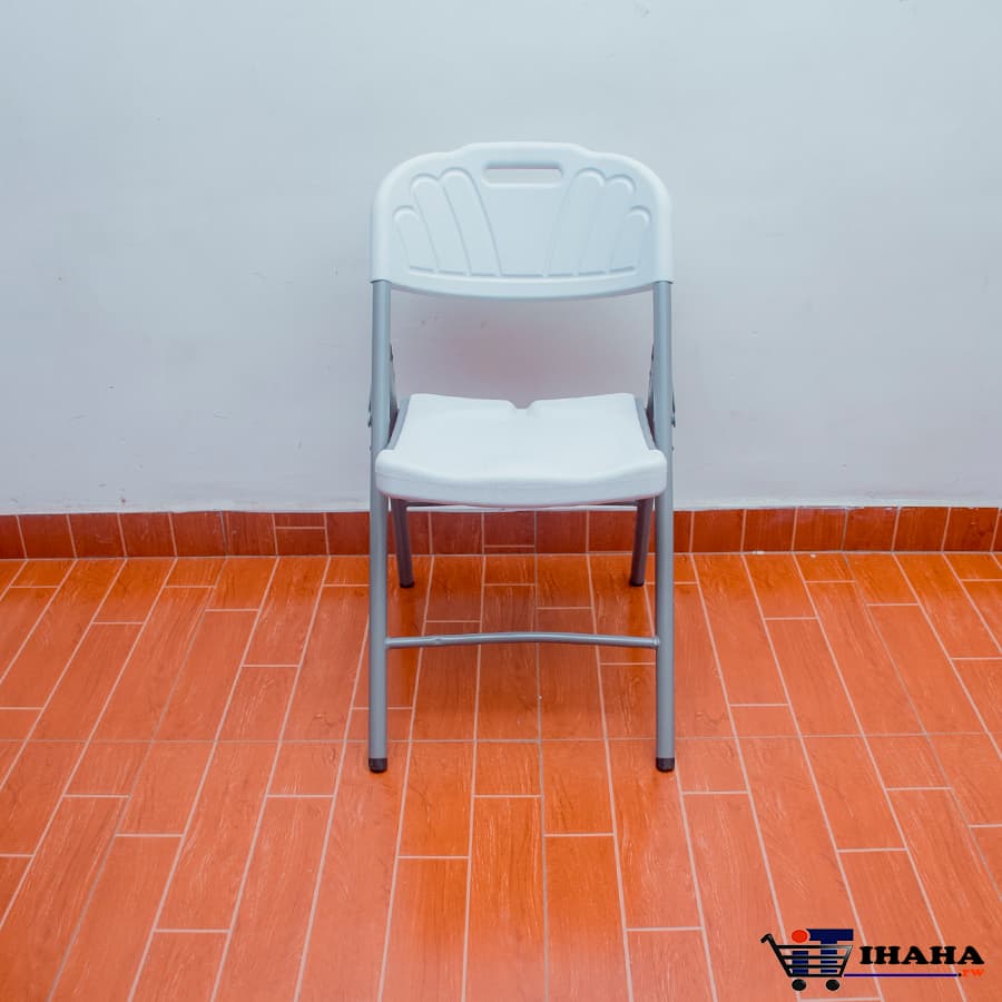 PLASTIC CHAIR