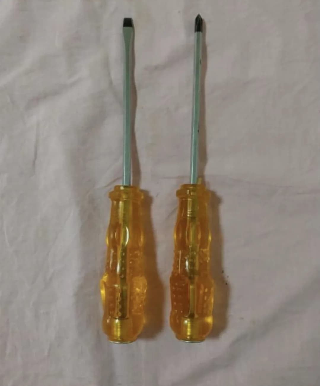 Screwdrivers ( straight & cross ) 2 Pcs