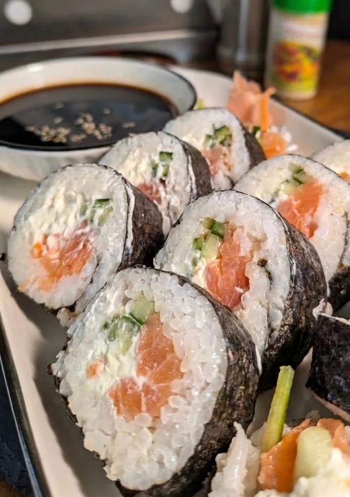 Salmon Sushi Roll