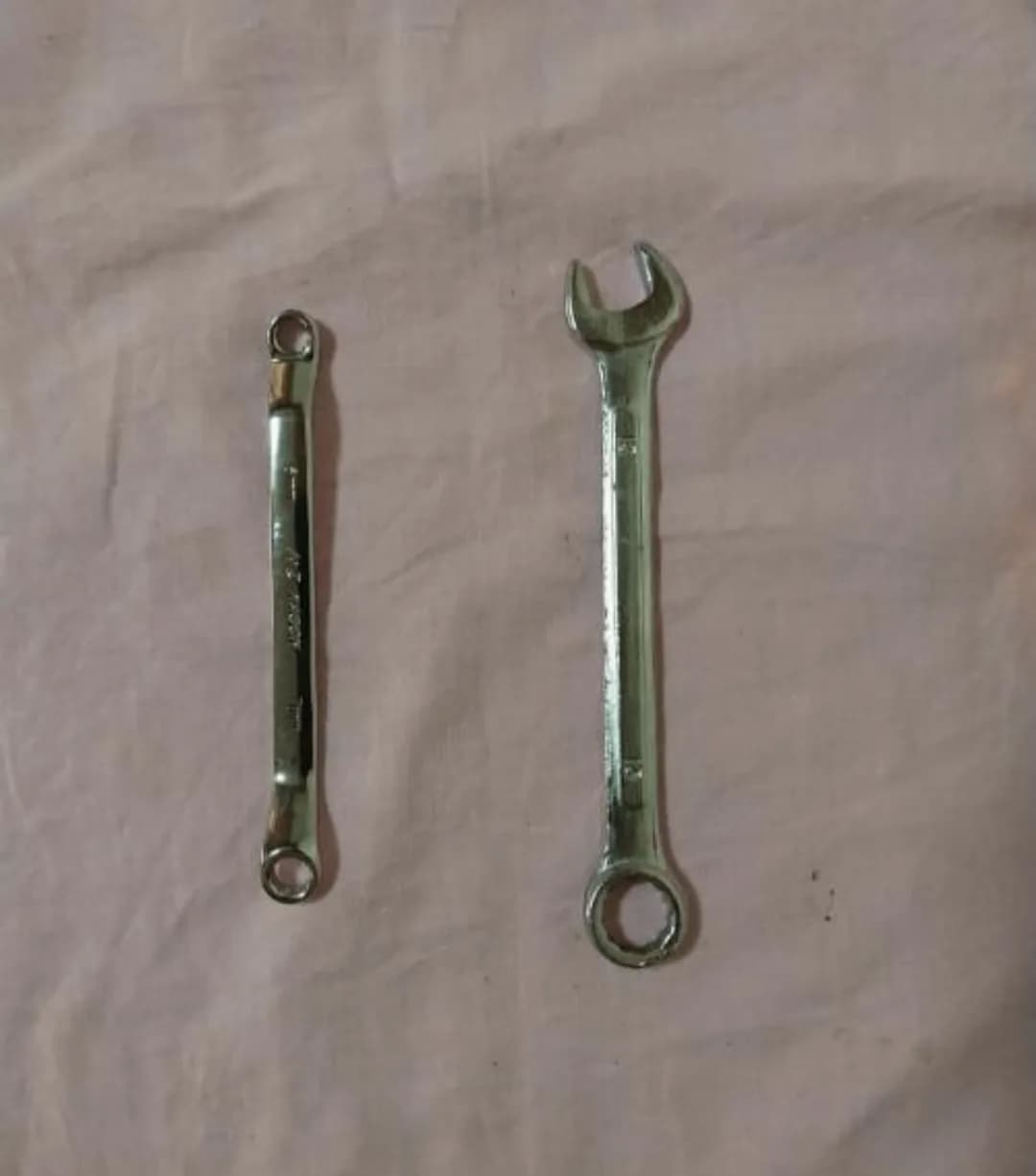 Wrenches
(2Pcs) (open-end wrench 13mm, double offset ring wrench 6x7mm)
