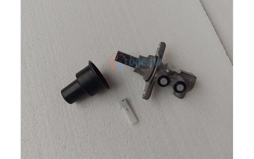 BRAKE MASTER CYLINDER ASSEMBLY