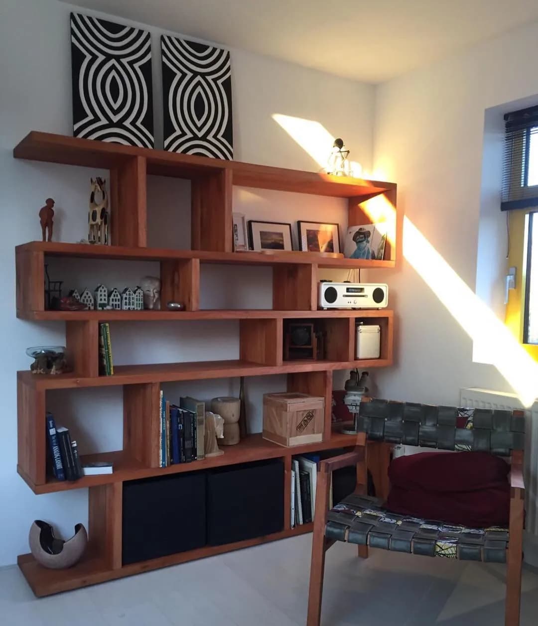 Asymmetric shelves