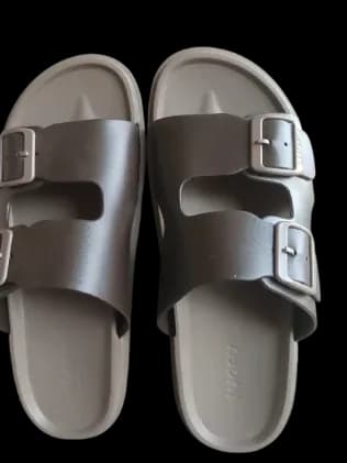 These brown Luofu sandals