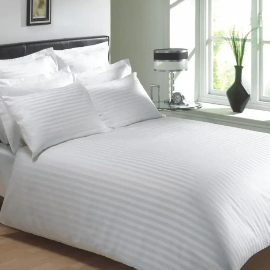 A set of Duvet Cover, one fitted sheet, 4pillow ccovers 200x200