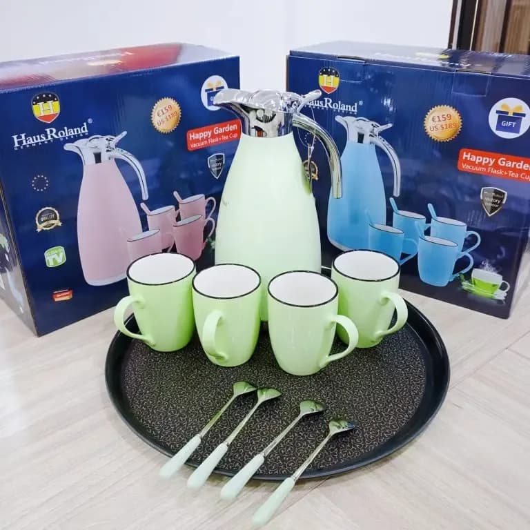 Haus Roland Vacuum Flask & 4 Tea Cups