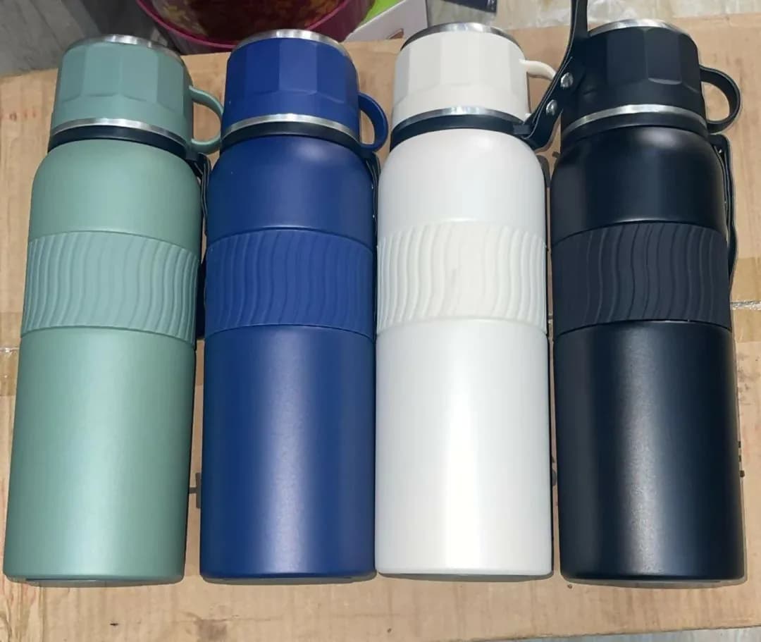 Insulated Stainless Steel Water Bottle with Textured Grip – 750ml