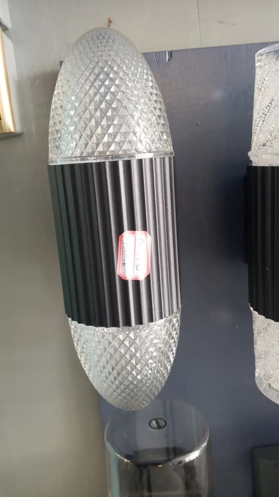 Wall-mounted lamp