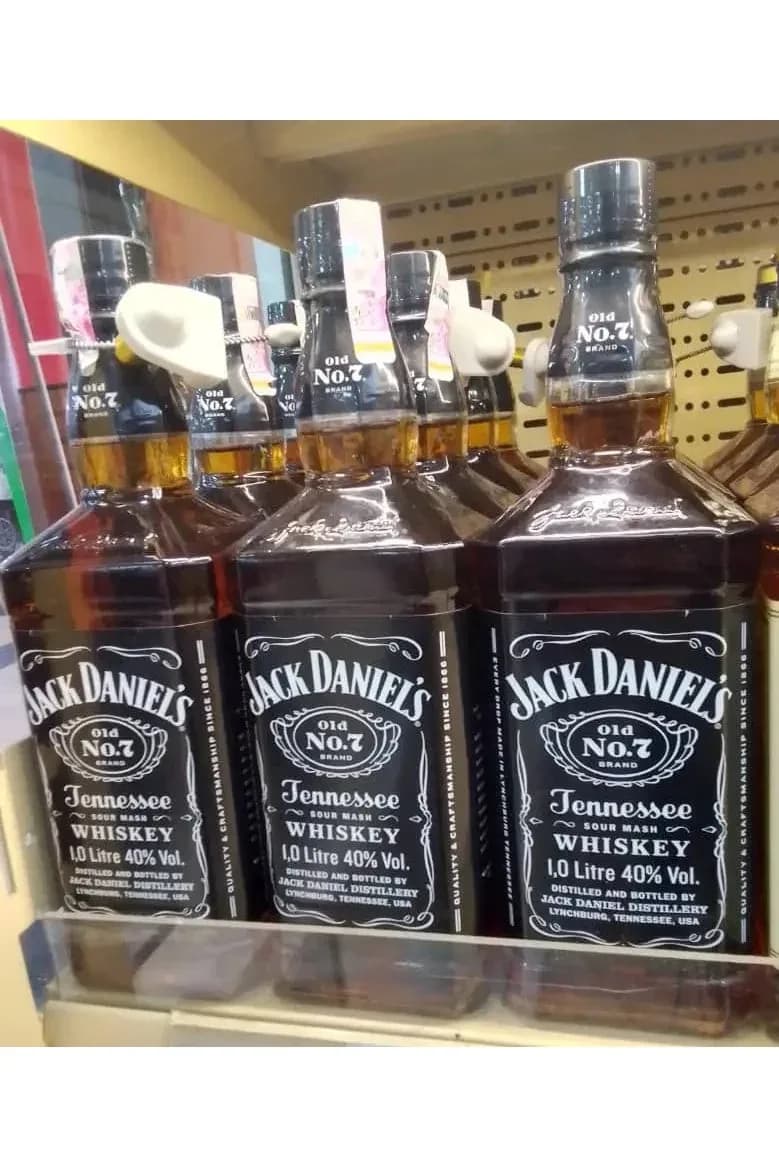 Jack Daniel's Old No. 7 Tennessee Sour Mash Whiskey 1pcs 700ml