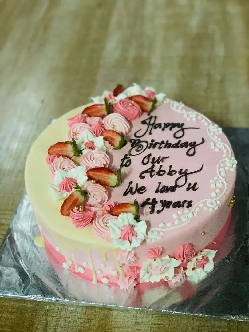 Birthday Cake With Amazing Decollations