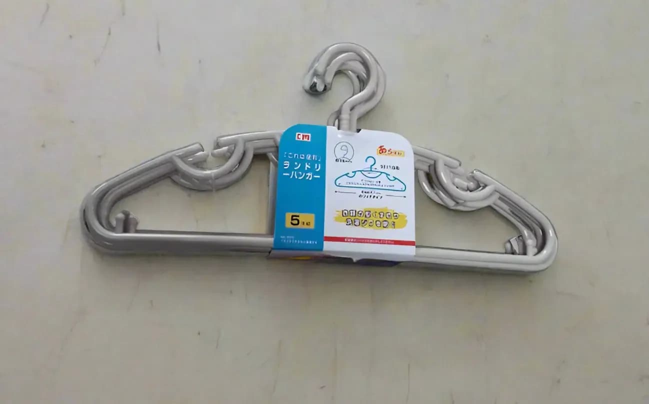 Set of Plastic Clothes Hangers 5pcs