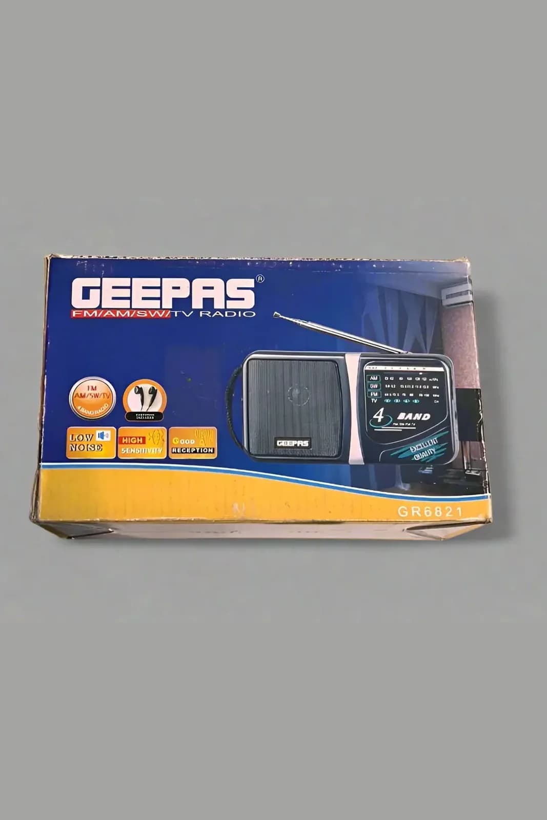Geepas GR‑6821 4‑Band Portable World Receiver