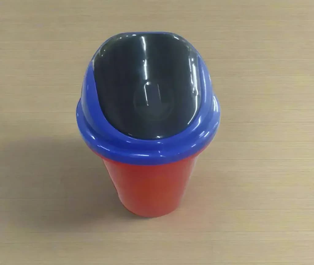 Trash Can With Swing Top Lid 5L