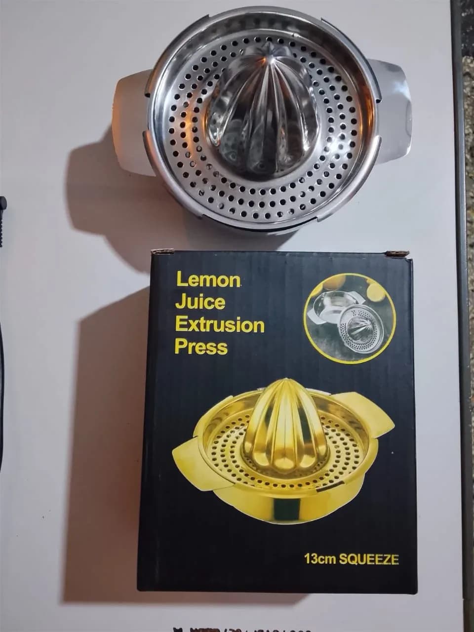 Stainless Steel Manual Citrus Juicer – Lemon & Lime Squeezer