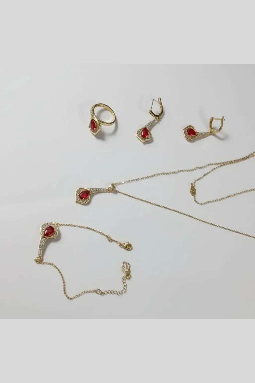 Jewelry set with red stones set of 4pcs