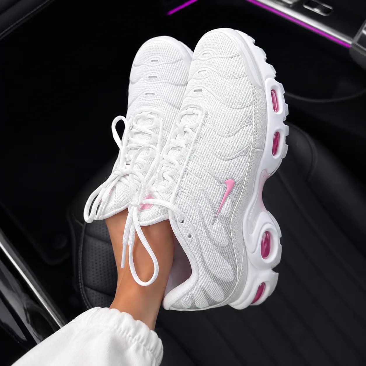 Nike Air Max Plus White & Pink Sneakers