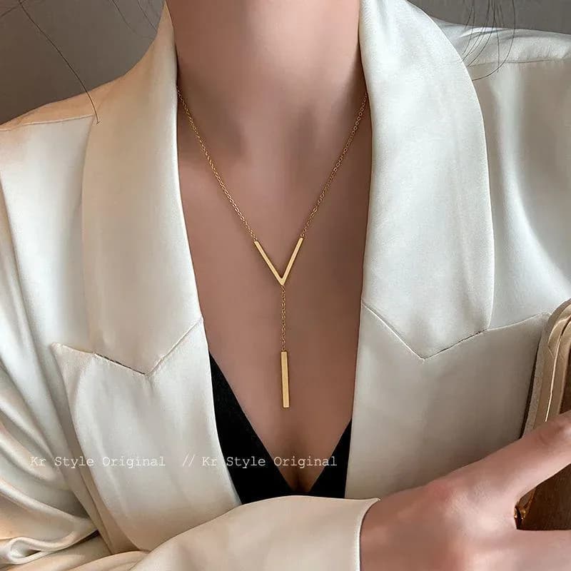 Elegant Gold V Pendant Necklace