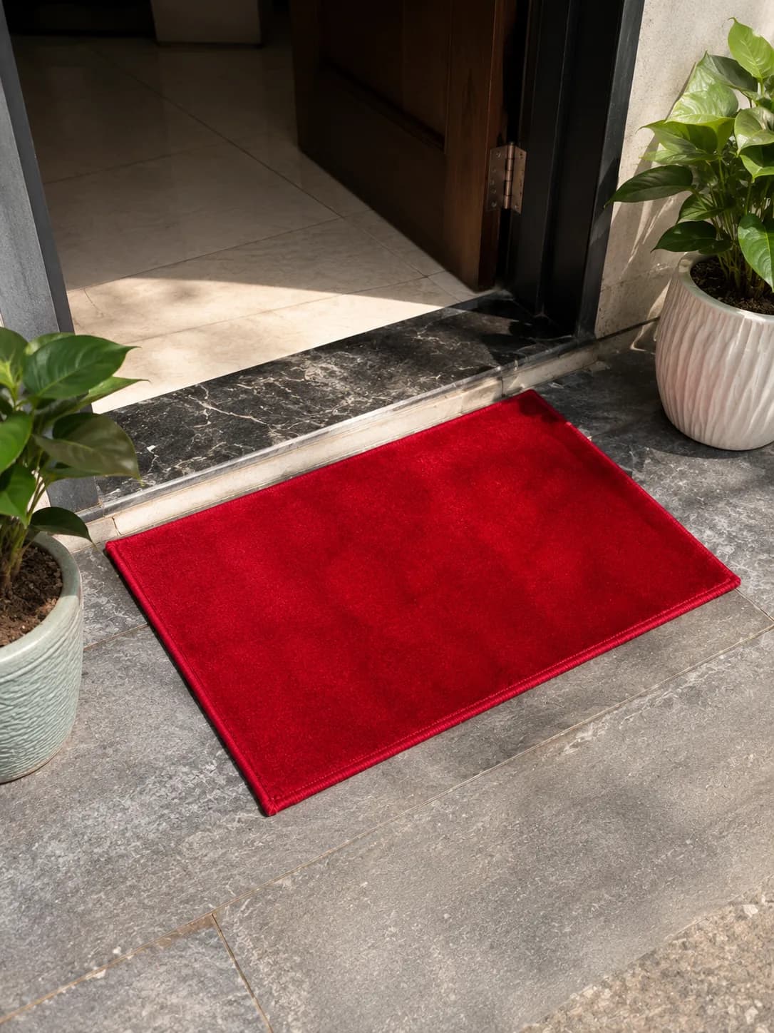 Ultra Soft Plush Floor Mat – Non-Slip Area Rug (Red)