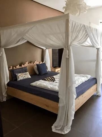 Grevillea Bed 210 cm x 200 cm x 200 cm by Inwood