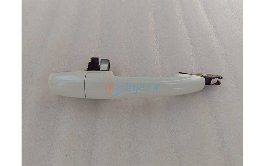 HANDLE, REAR DOOR OUT, RH (WHITE)
